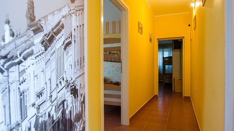 Smestaj Centar Novi Sad,old Town Δωμάτια σε οικογενειακή κατοικία Νόβι Σαντ